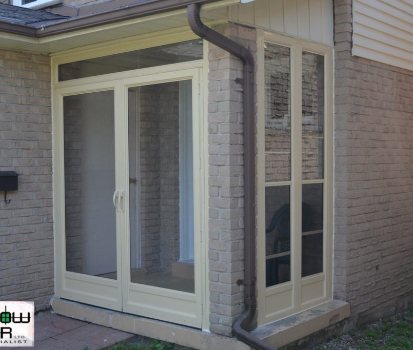 Do You Need a Permit to Enclose a Porch in Richmond Hill, Markham or Vaughan? 4 Glass porch enclosure with storm door on a Vaughan home